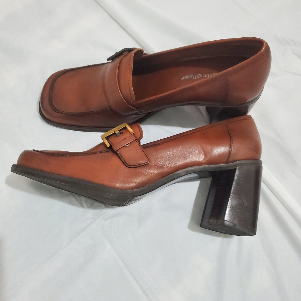 Shoes - Picture 3 of 6